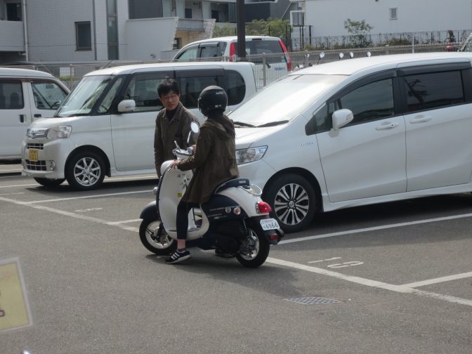 九州大学の学生さんへスクーター無料路上教習実施中！！