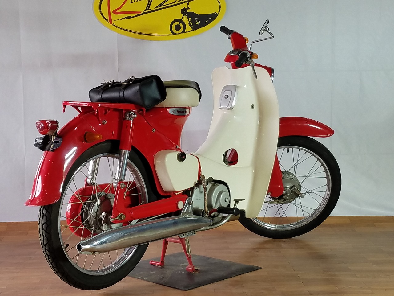 ホンダ 元祖 本田 スーパーカブ C100 | バイクショップRIZE[ライズ] 福岡市西区 九大伊都キャンパス向かって左