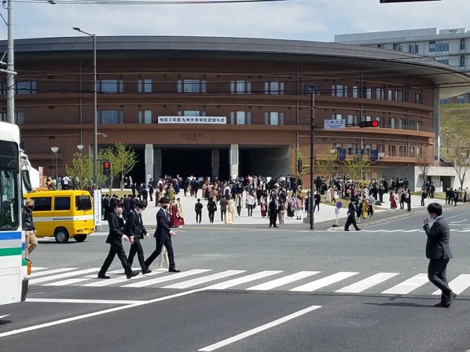 今日は九州大学の卒業式！