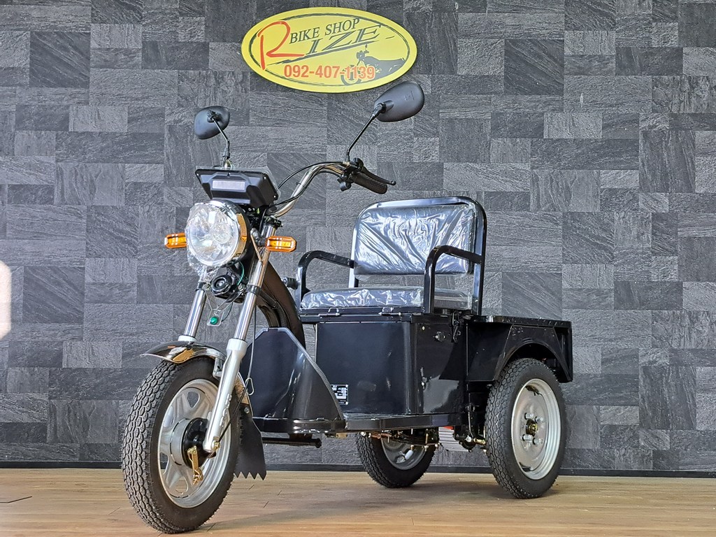 限定車12月26日入荷！！3輪電動バイク！リュウドボックス付き