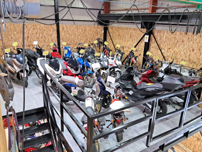 九大北店の壁塗り！！