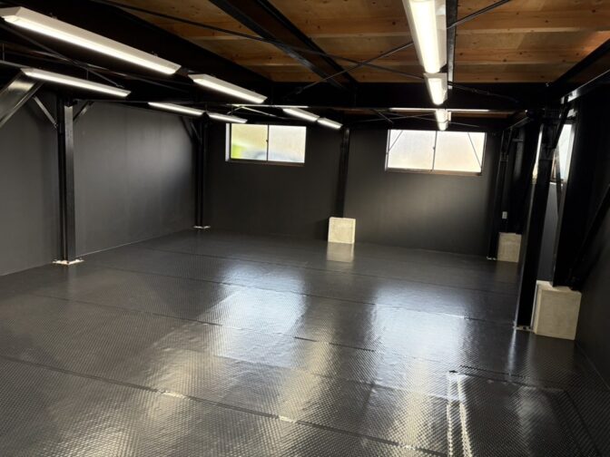 完成！！Bike Shop RIZE 九大北店の展示場改装工事！