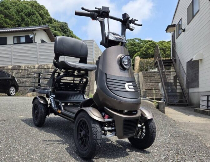 ELEMOS エレグラン デラックスモデル売約車が入荷しました！