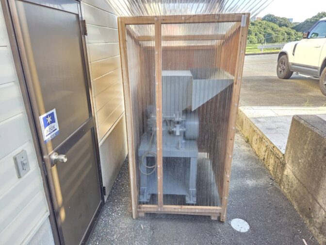 中古ですが、プラスチック粉砕機を導入しました！